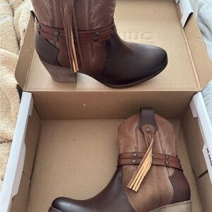 Quechua Brown and Tan Ankle Boots with Fringe